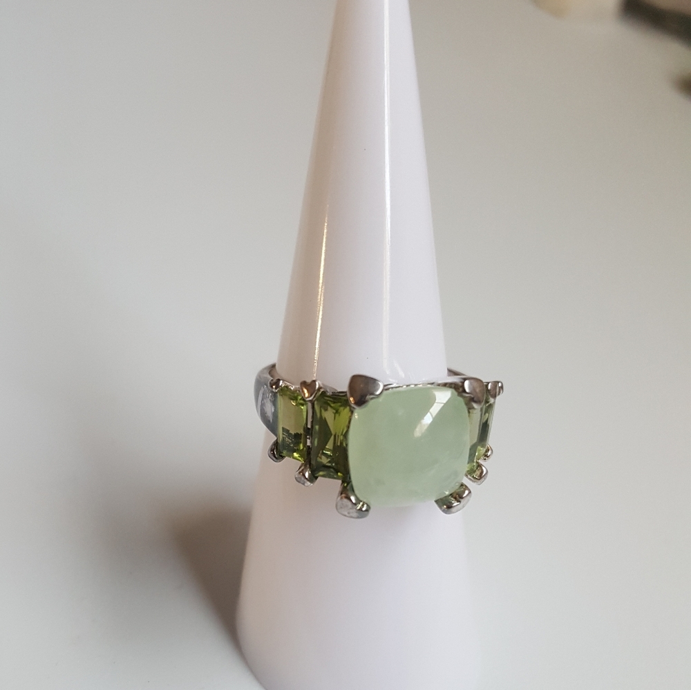 Ring silver prehnite peridot